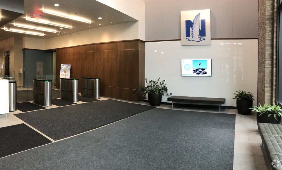 More Photos Of 10 W Nationwide Blvd, Columbus Office For Lease
