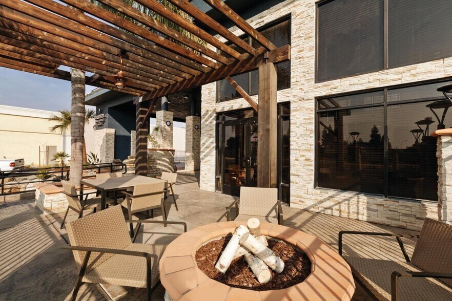 More Photos Of 2310 Wible Rd, Bakersfield Hotel For Sale