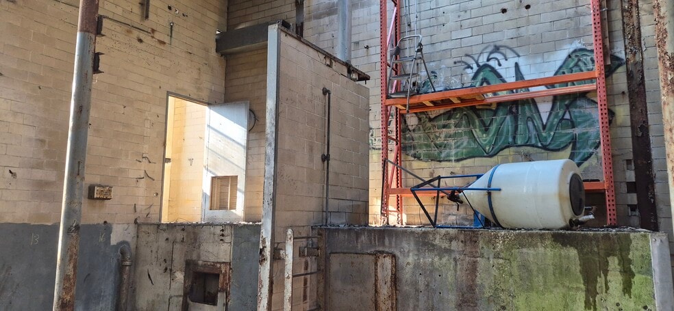 More Photos Of 550 Oliver St, Cincinnati Warehouse For Sale