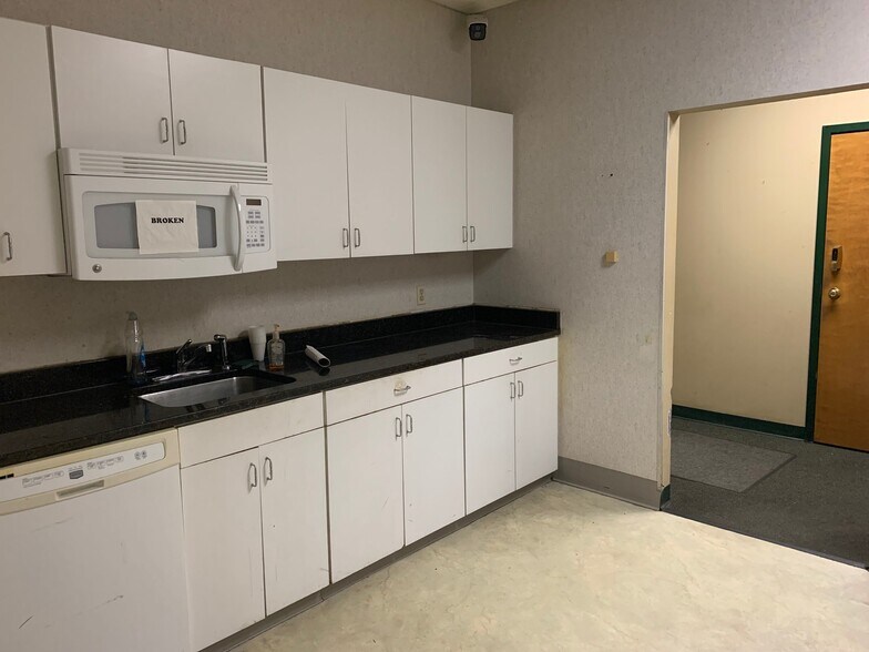 More Photos Of 365 Willard Ave, Newington Office For Sale