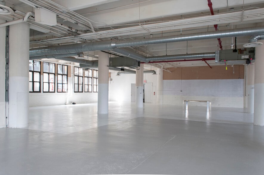 More Photos Of 47-32 Austell Pl, Long Island City Warehouse For Lease