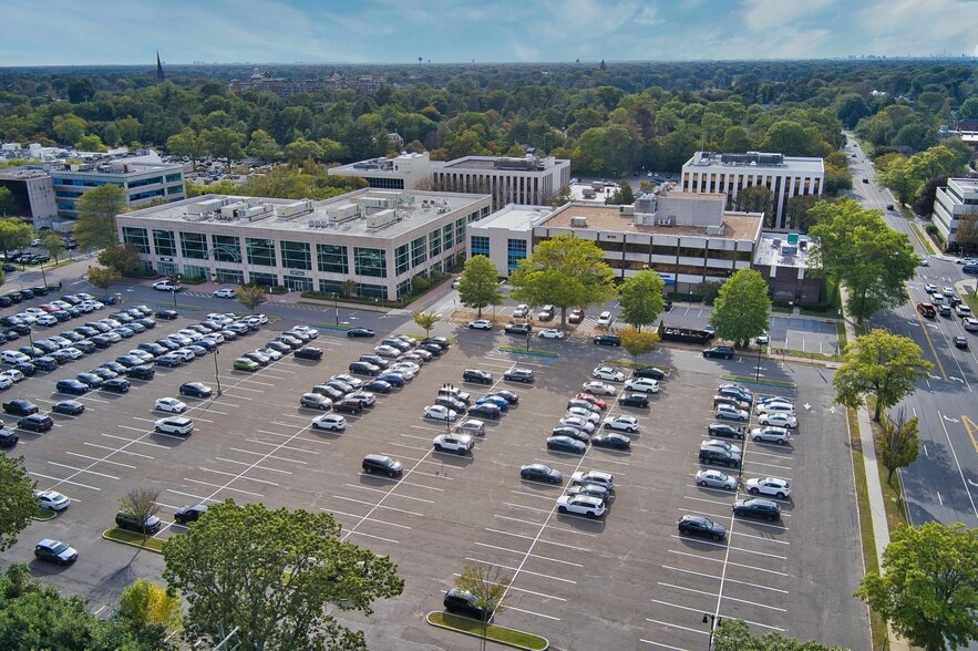 More Photos Of 1051 Franklin Ave, Garden City Office For Sale