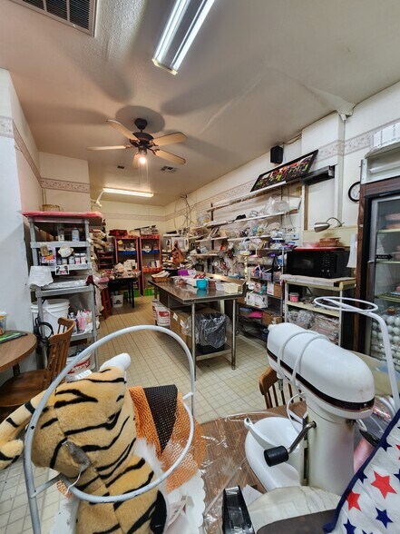 More Photos Of 440 E St, Wasco Restaurant For Sale