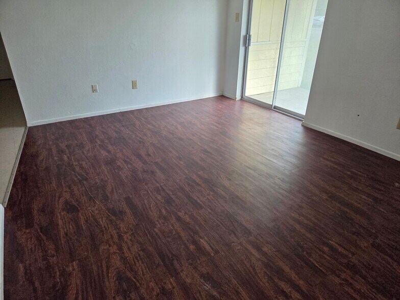 More Photos Of 657 W 4th St, Yorktown Apartments For Sale