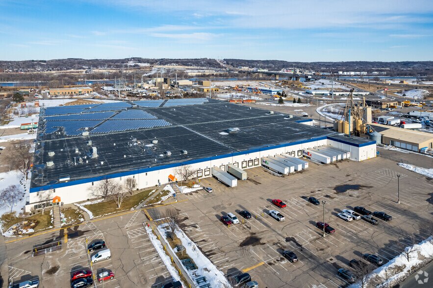 More Photos Of 411 Farwell Ave, South Saint Paul Distribution For Lease