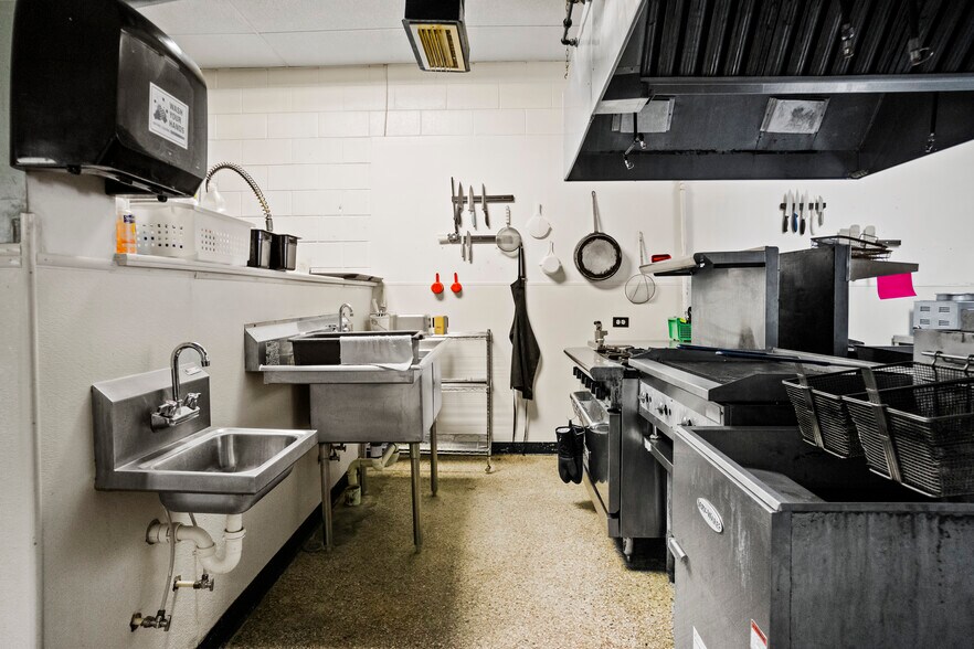 More Photos Of 20737 Central Ave, Blountstown Restaurant For Sale