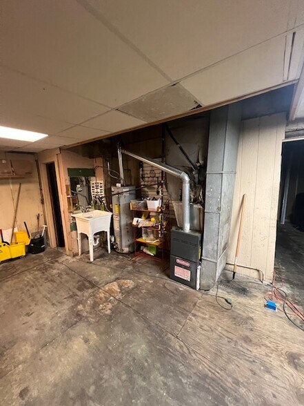 More Photos Of 13900 Meyers Rd, Detroit General Retail For Sale