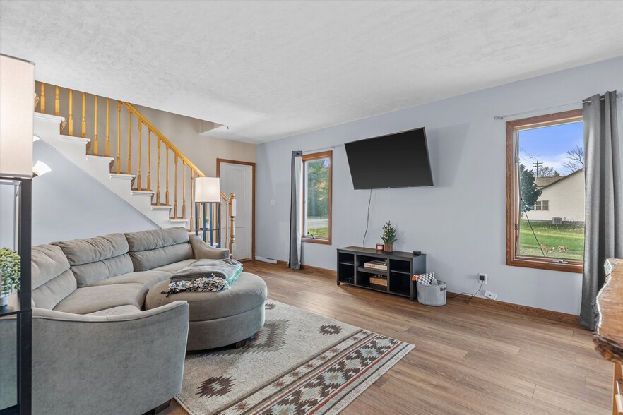 More Photos Of N8240 County Hwy E, Watertown Bar For Sale