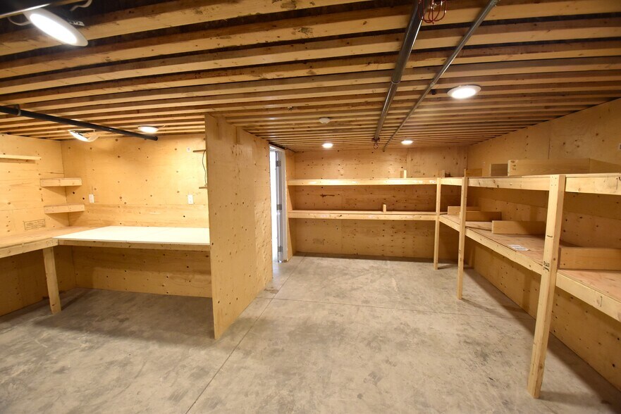 More Photos Of 9903 209 St NW, Edmonton Warehouse For Sale