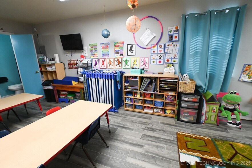 More Photos Of 1104 Campbell Rd, Warner Freestanding For Sale