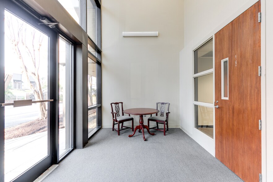 More Photos Of 8917 Fargo Rd, Richmond Office For Lease