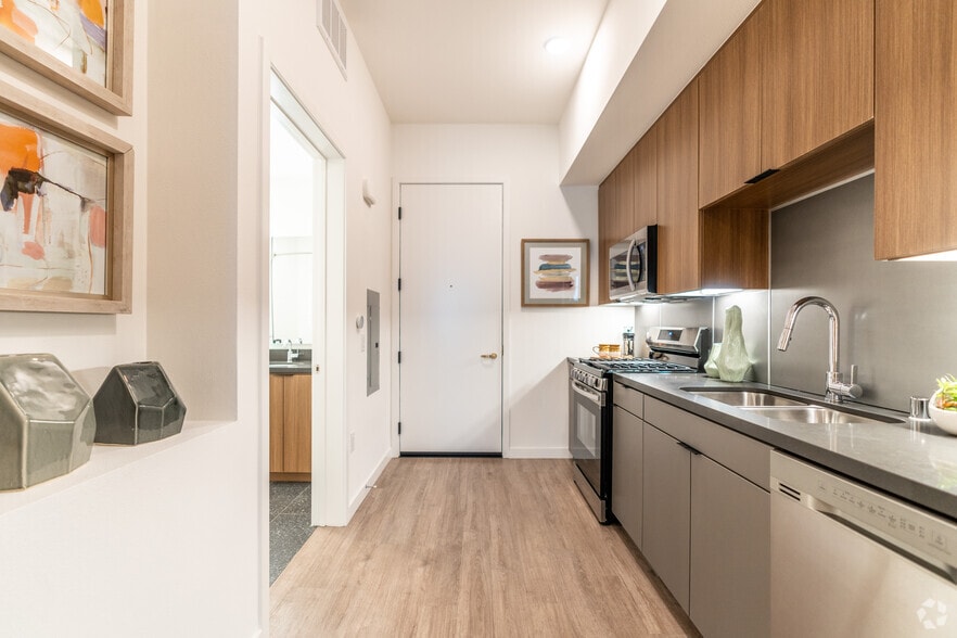 More Photos Of 500 W Broadway, Long Beach Apartments For Lease