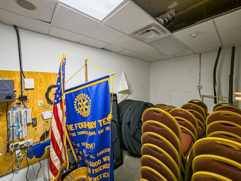 More Photos Of 806 US-82, Tifton Office For Sale