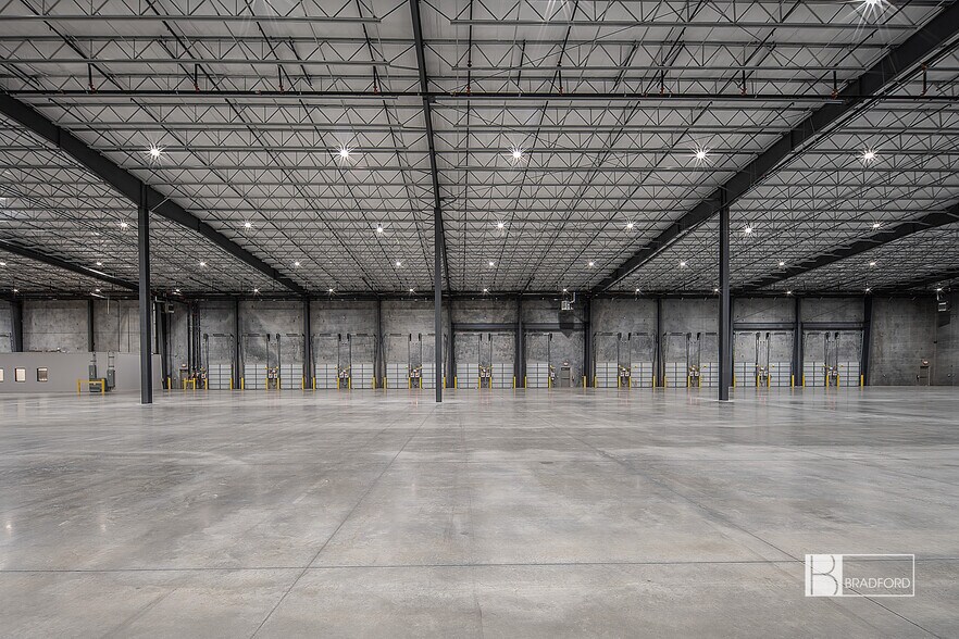 More Photos Of 221 Airport Dr, Mansfield Unknown For Lease