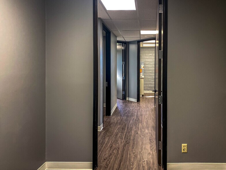 More Photos Of 29525 Canwood St, Agoura Hills Medical For Lease