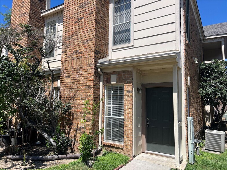 More Photos Of 2626 Holly Hall St, Houston Apartments For Sale