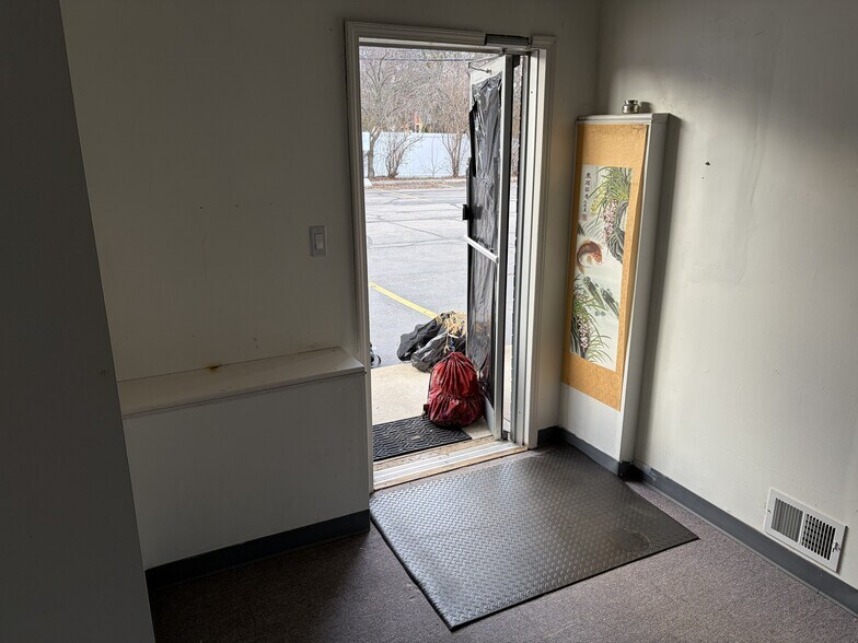 More Photos Of 27051 Southfield Rd, Lathrup Village Freestanding For Sale