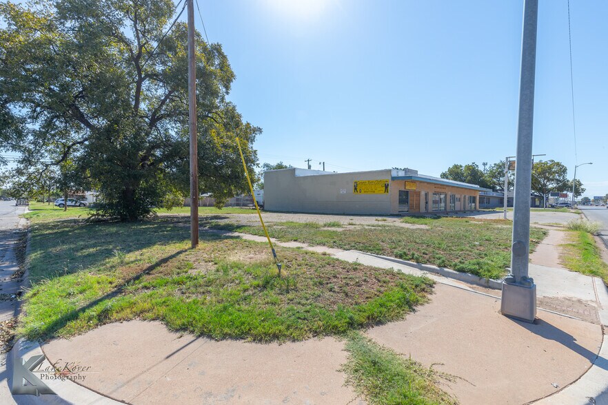 More Photos Of 817 Butternut St, Abilene Flex For Sale