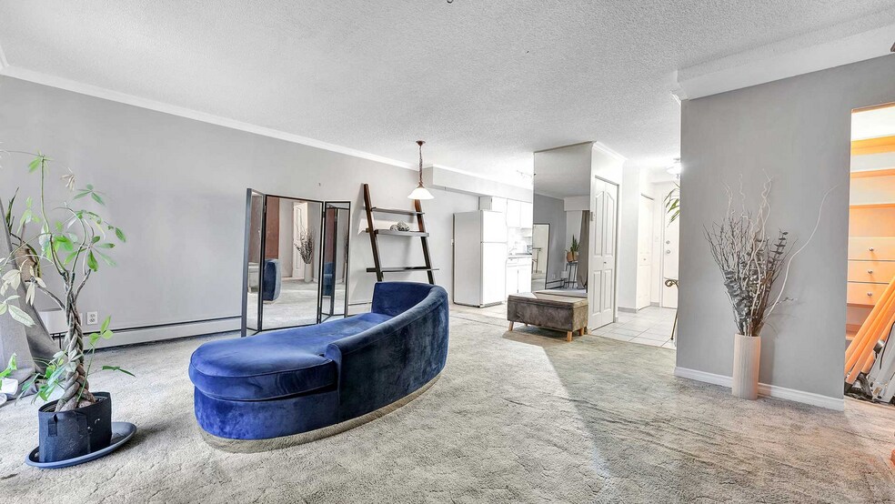 More Photos Of 1520 Blackwood St, White Rock Apartments For Sale