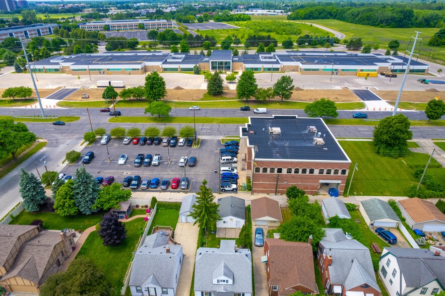 More Photos Of 6050 Greenfield Rd, Dearborn Medical For Lease