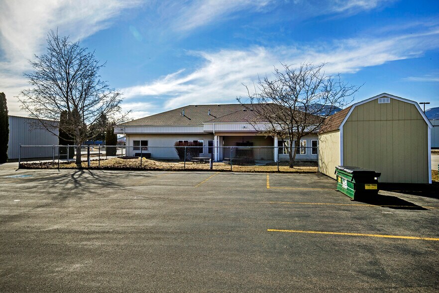 More Photos Of 137 McGhee Rd, Kootenai Storefront Retail Office For Sale