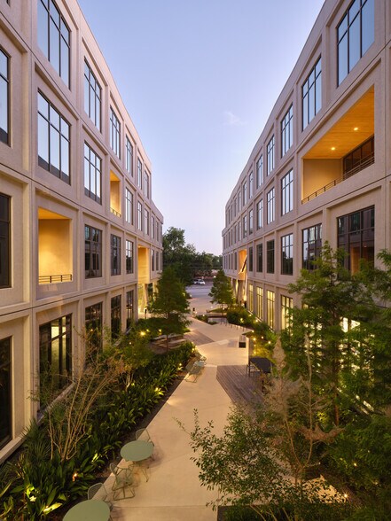 More Photos Of 3232 E Cesar Chavez St, Austin Unknown For Lease