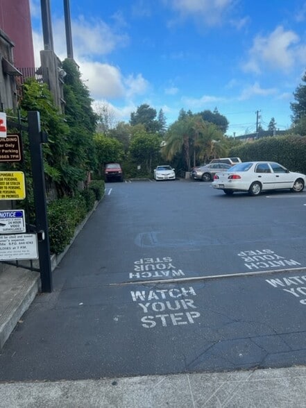 More Photos Of 3160-3190 College Ave, Berkeley Office For Lease