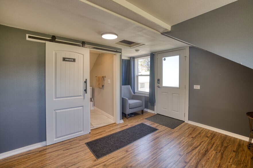 More Photos Of 40 Main St, Pacific Beach Flex For Sale