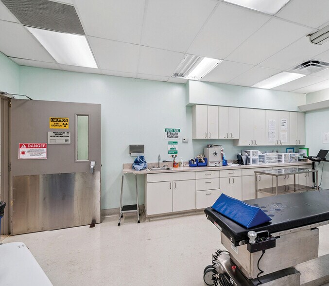 More Photos Of 2200 Union Ave, Memphis Skilled Nursing Facility For Lease