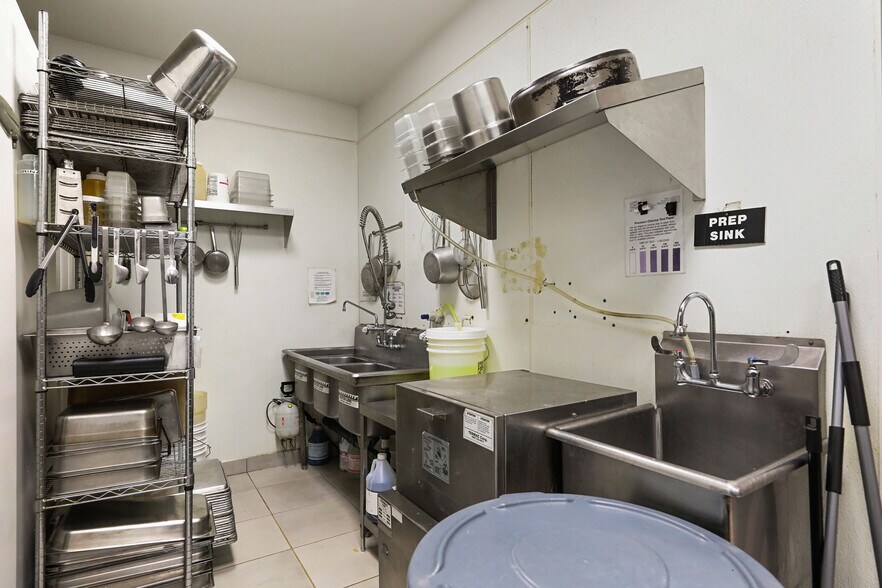 More Photos Of 34 W Merchant St, Audubon Restaurant For Sale