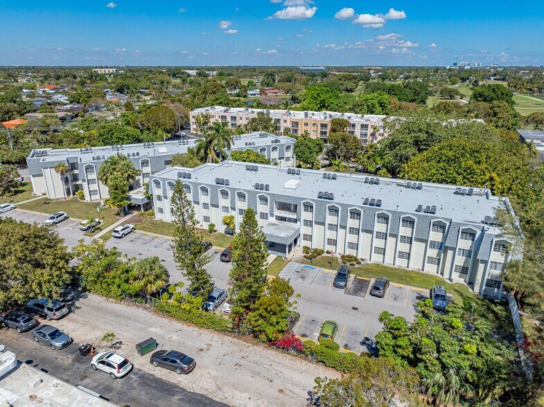 Primary Photo Of 15900 SW 95th Ave, Miami Apartments For Sale