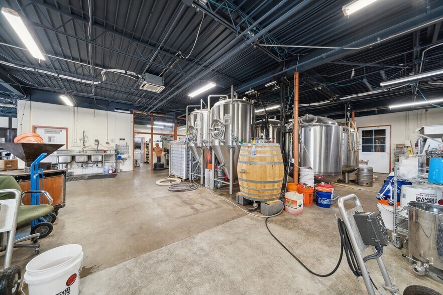 More Photos Of 704 Dawn St, Richmond Warehouse For Sale