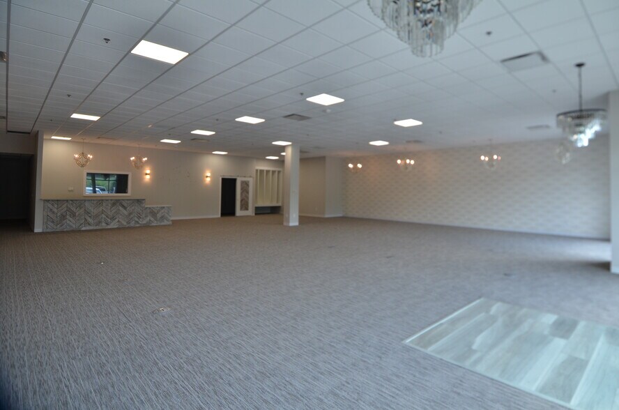 More Photos Of 1275 W Highway 1, Iowa City Storefront Retail Office For Lease