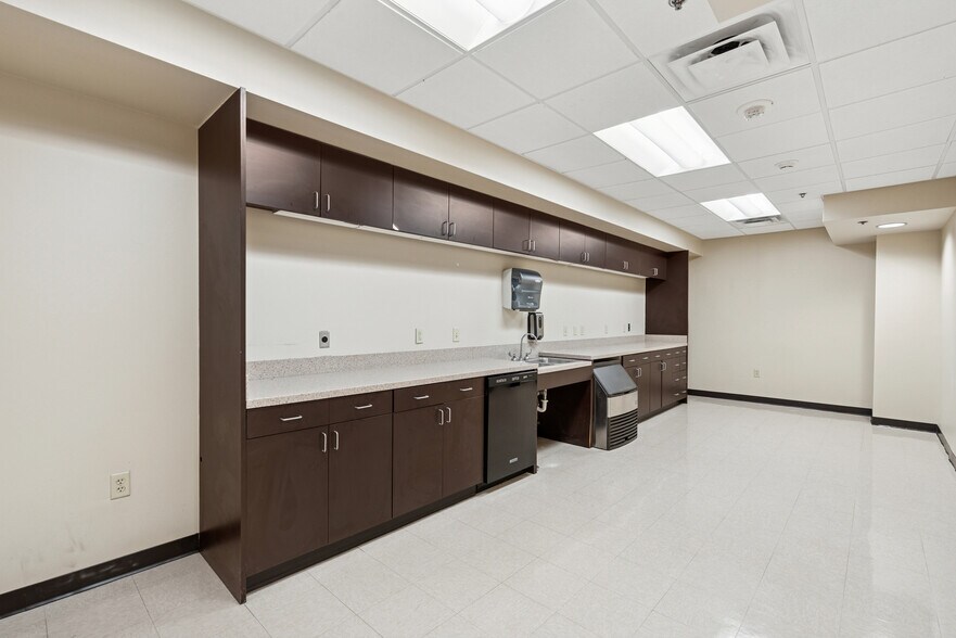 More Photos Of 1100 NE Loop 410, San Antonio Office For Lease