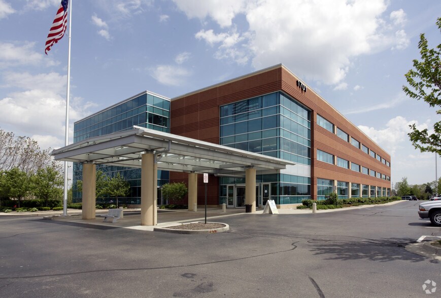 Primary Photo Of 1701 South Blvd E, Rochester Hills Medical For Lease