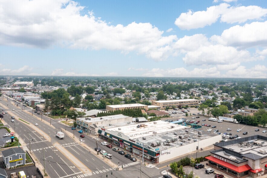 More Photos Of 3056-3068 Hempstead Tpke, Levittown General Retail For Lease