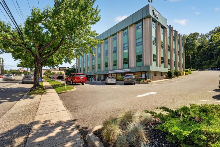 More Photos Of 755 New York Ave, Huntington Medical For Lease