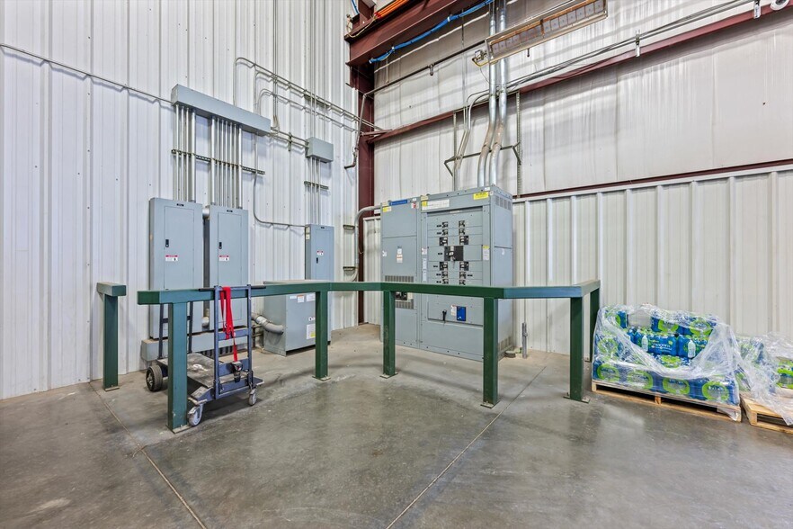 More Photos Of 12400 S Sunnylane Rd, Moore Manufacturing For Lease