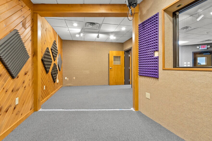 More Photos Of 1496 Bellevue St, Green Bay Office For Lease