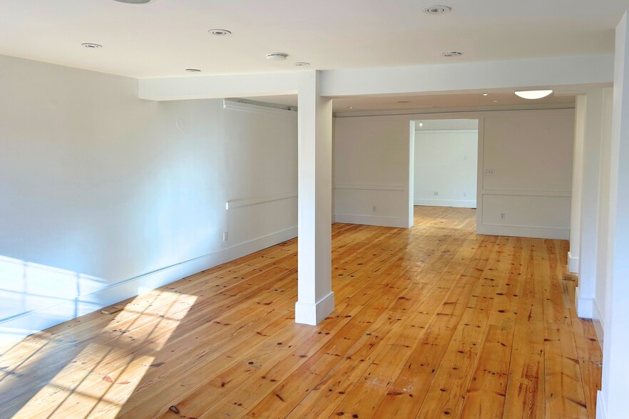 More Photos Of 23 Bridge St, Sag Harbor Freestanding For Sale