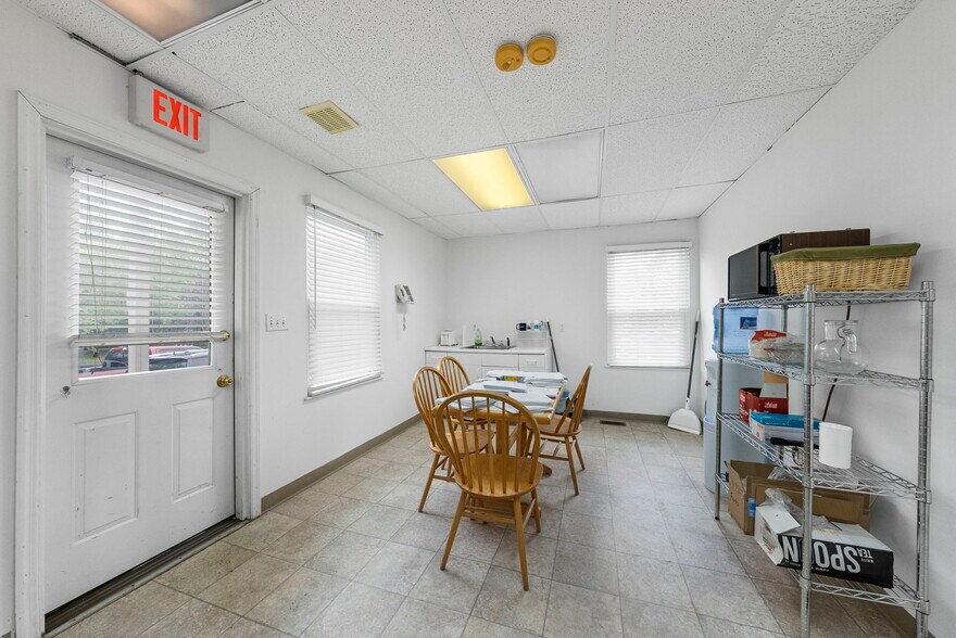 More Photos Of 59 Avenue at the Commons, Shrewsbury Medical For Lease