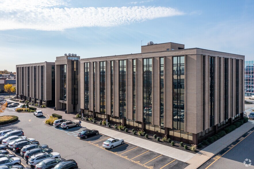 More Photos Of 300 Garden City Plz, Garden City Office For Lease