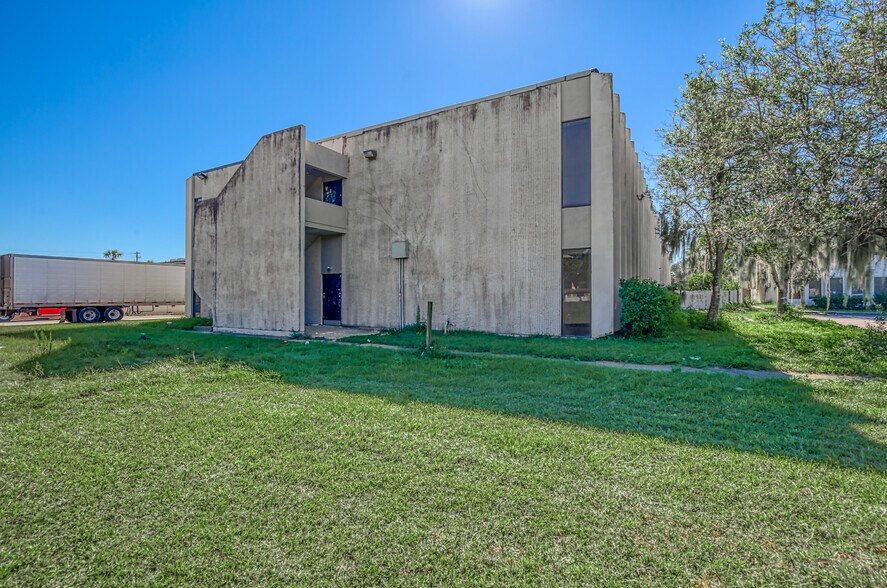 More Photos Of 6501 Arlington Expy, Jacksonville Office Residential For Sale