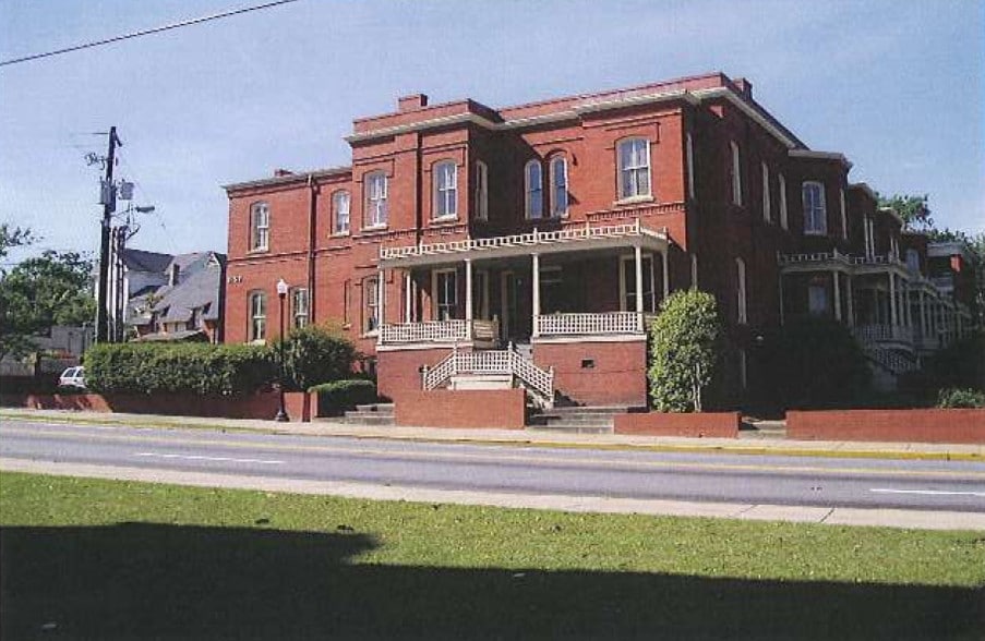 Primary Photo Of 1157 Forsyth St, Macon-Bibb Medical For Lease