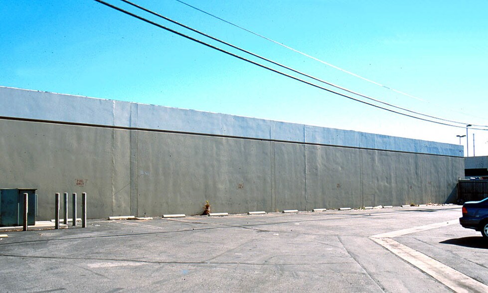 More Photos Of 9175 Eton Ave, Chatsworth Warehouse For Lease