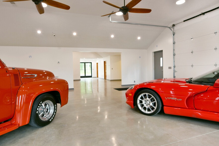 More Photos Of 3019 Parkman Rd NW, Warren Flex For Sale