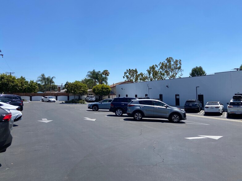 More Photos Of 400-424 S Grand Ave, Covina Office For Lease