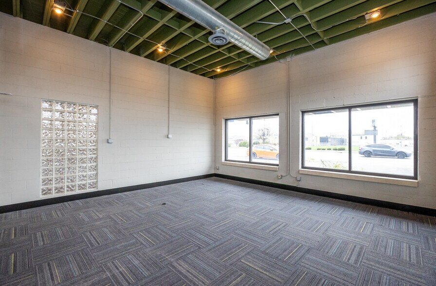 More Photos Of 1728 W 16th St, Indianapolis General Retail For Lease