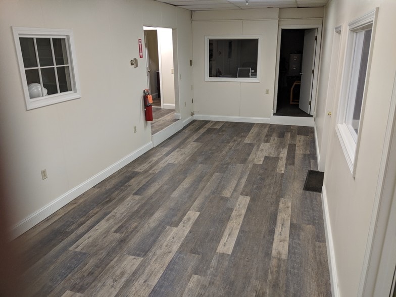 More Photos Of 33 Elm St, Merrimack Warehouse For Lease