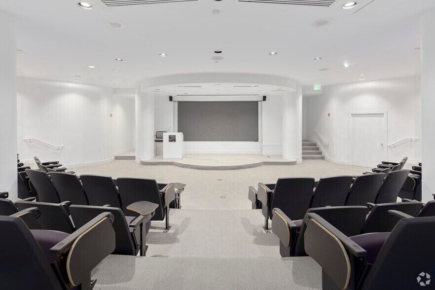 More Photos Of 1595 Spring Hill Rd, Vienna Unknown For Lease